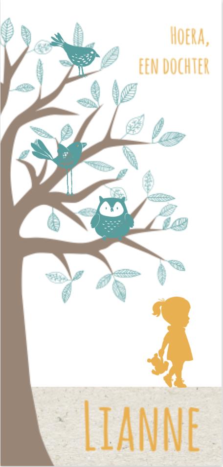Langwerpig geboortekaartje met boom en silhouet met uiltje vogeltjes en meisje
