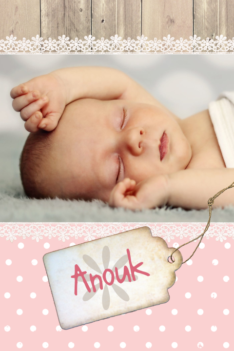 Mooi meisjes geboortekaartje Anouk met vintage etiket hout en stippen