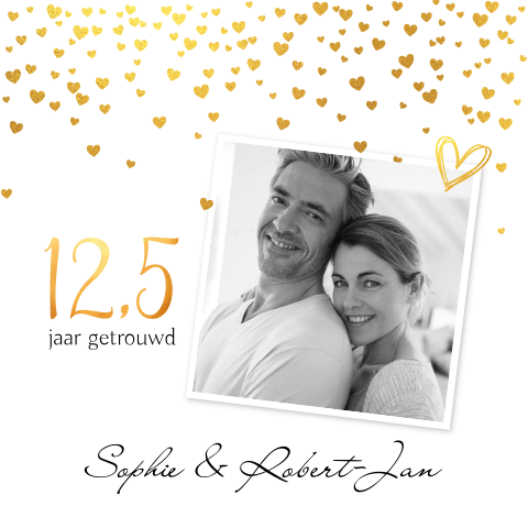 Mooie trouwkaart 12,5 jaar met goudkleurige hartjes